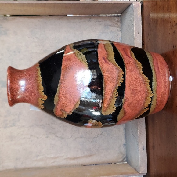 Shiwan Handmade Vase - Picture 5 of 6